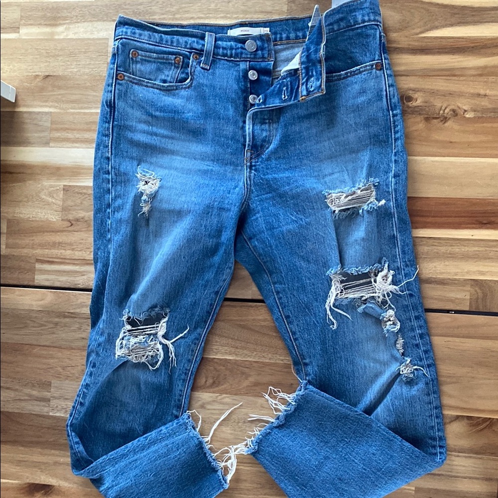 Women's LEVIS Wedgie Distressed Blue Jeans 29 straight leg destroyed button fly